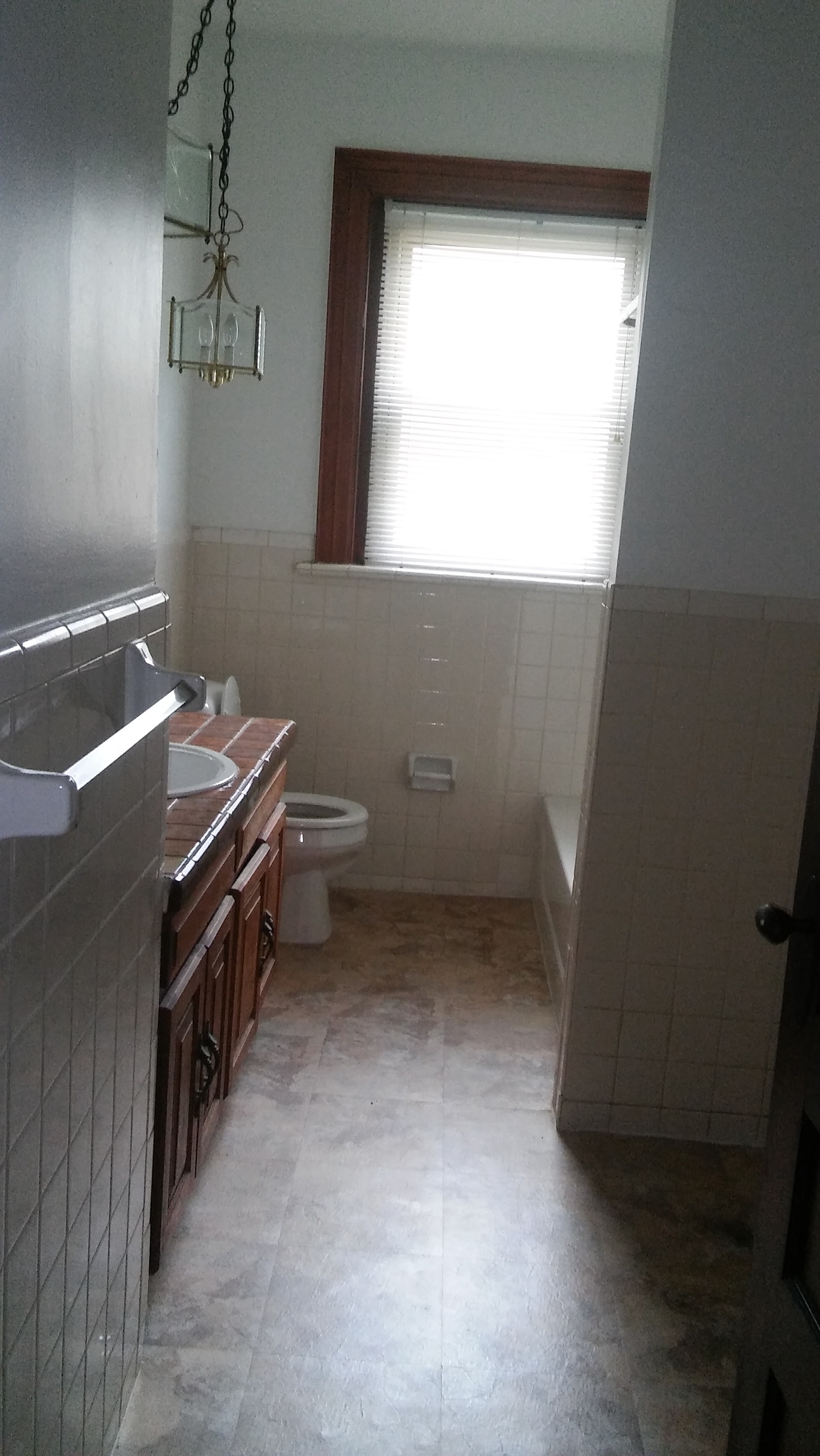 Beautiful Wallace Woods 1st floor Three Bedroom Apartment
