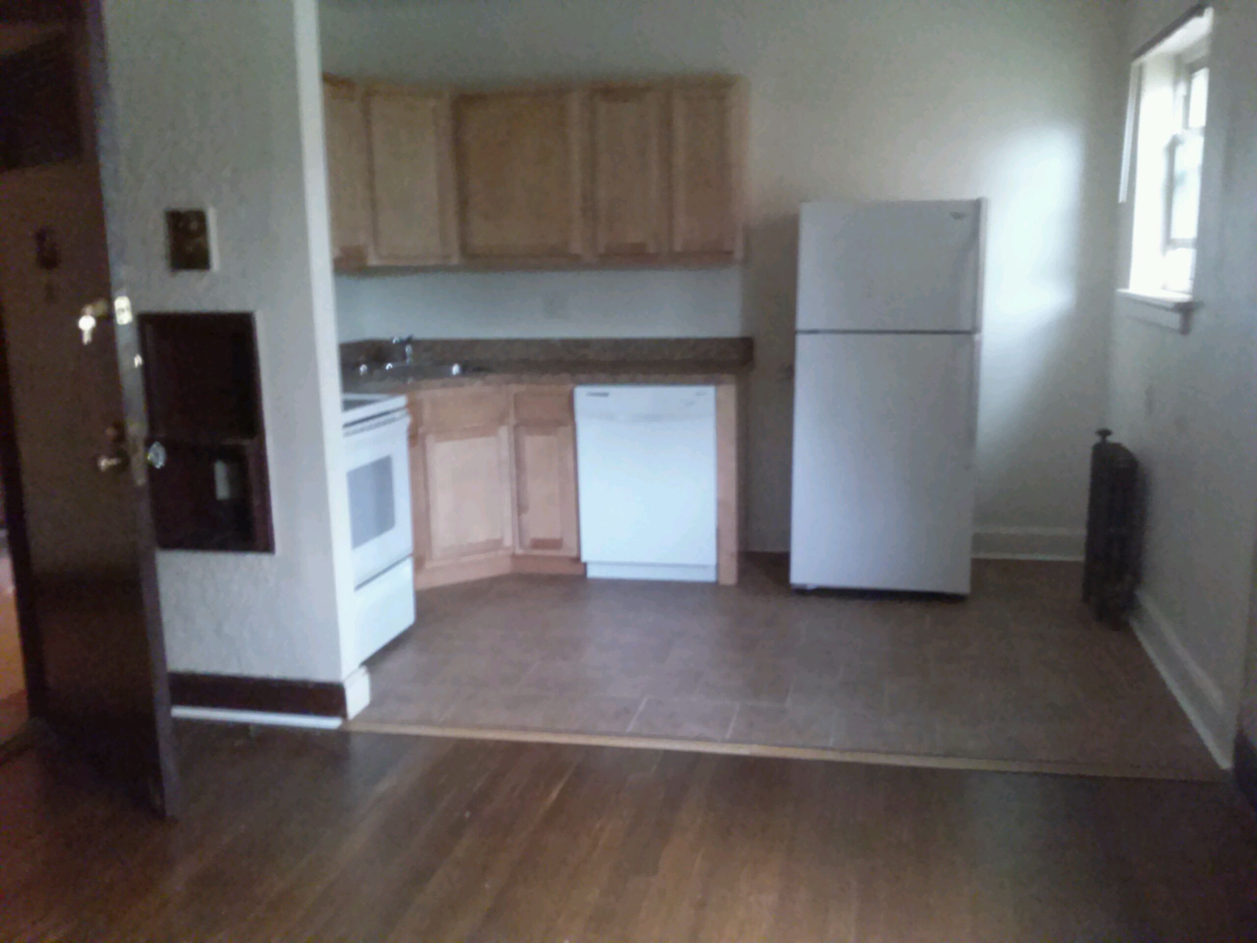 Beautiful Studio Apt! First Month Free! Spacious! Good Accessibility! East Walnut Hills.