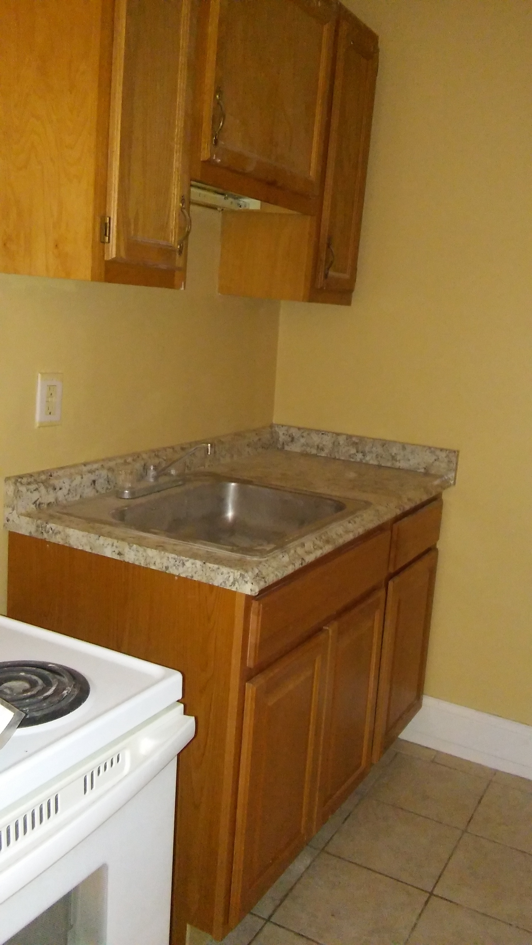 Oak - 101 - Newly renovated 2-bedroom, pet-friendly apartment near UC and Hospitals. Heat included!