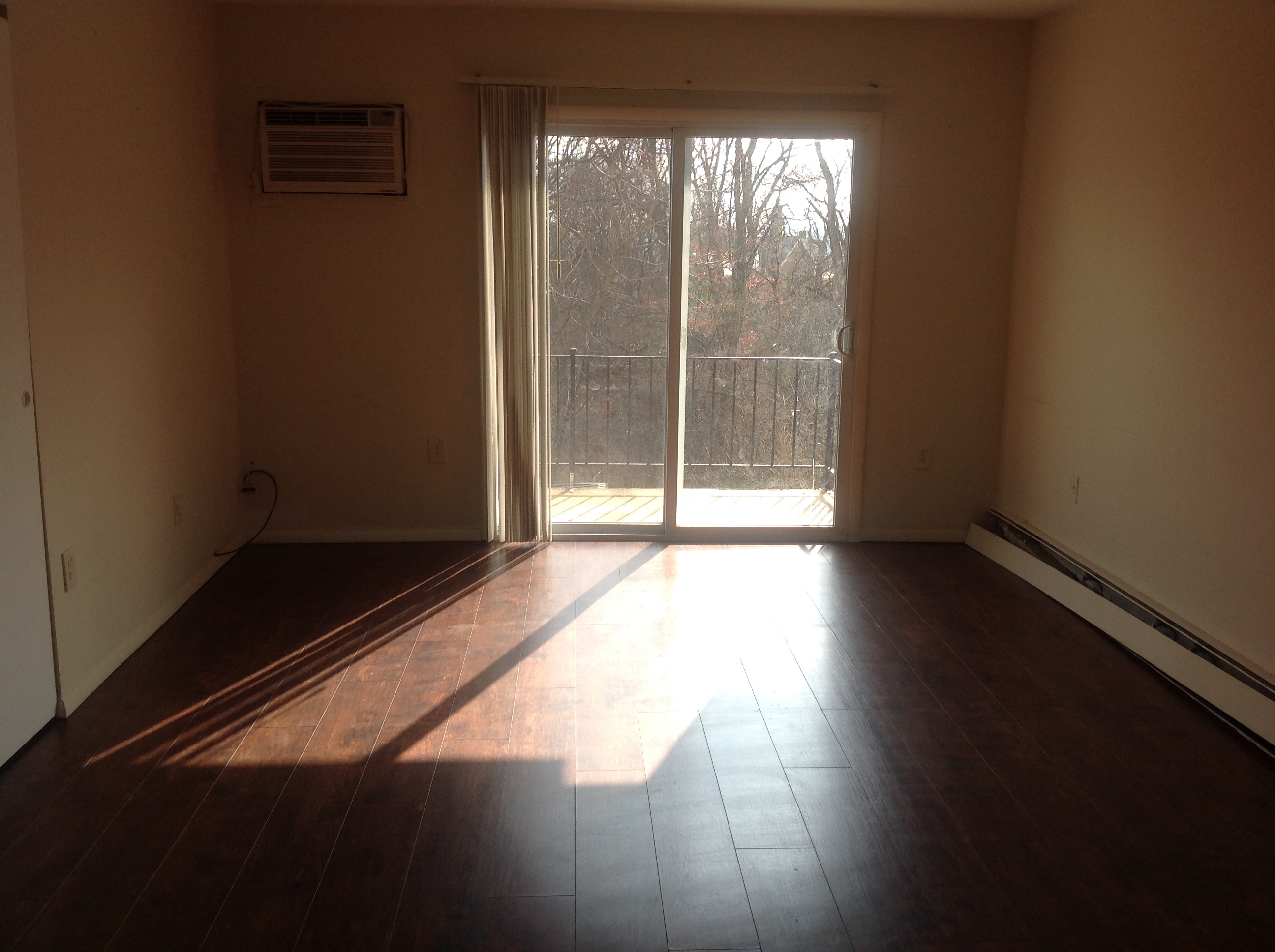 Glen Parker - GP 07 - One bedroom apartment near Northside, pets accepted