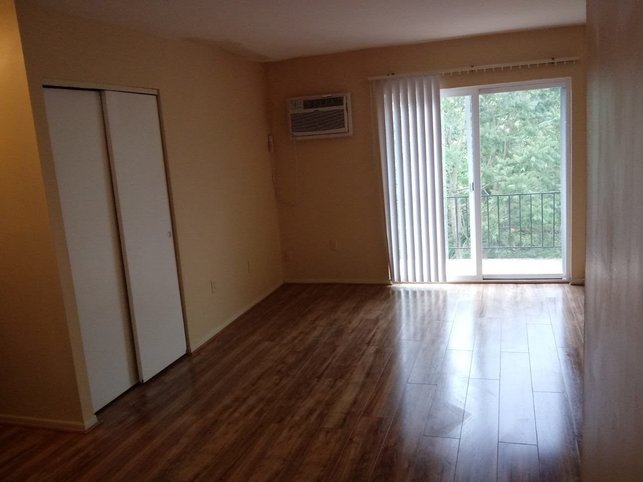 Glen Parker - GP 12 -Great Two bedroom apartment in Northside; heat, water and trash included