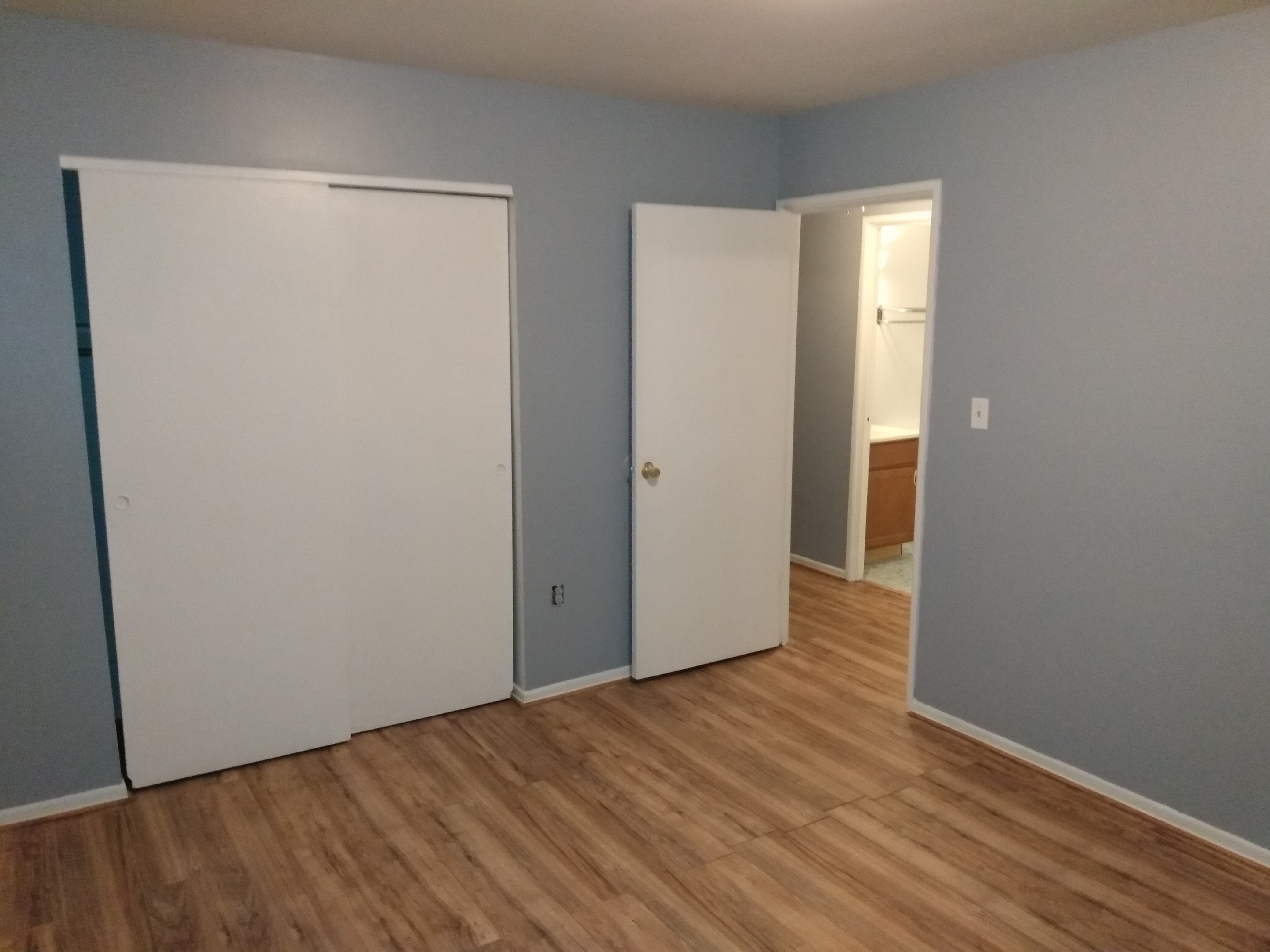 Glen Parker - GP 08 - 2 Bedroom- Spacious! Good Accessibility! heat included! First Month Free!
