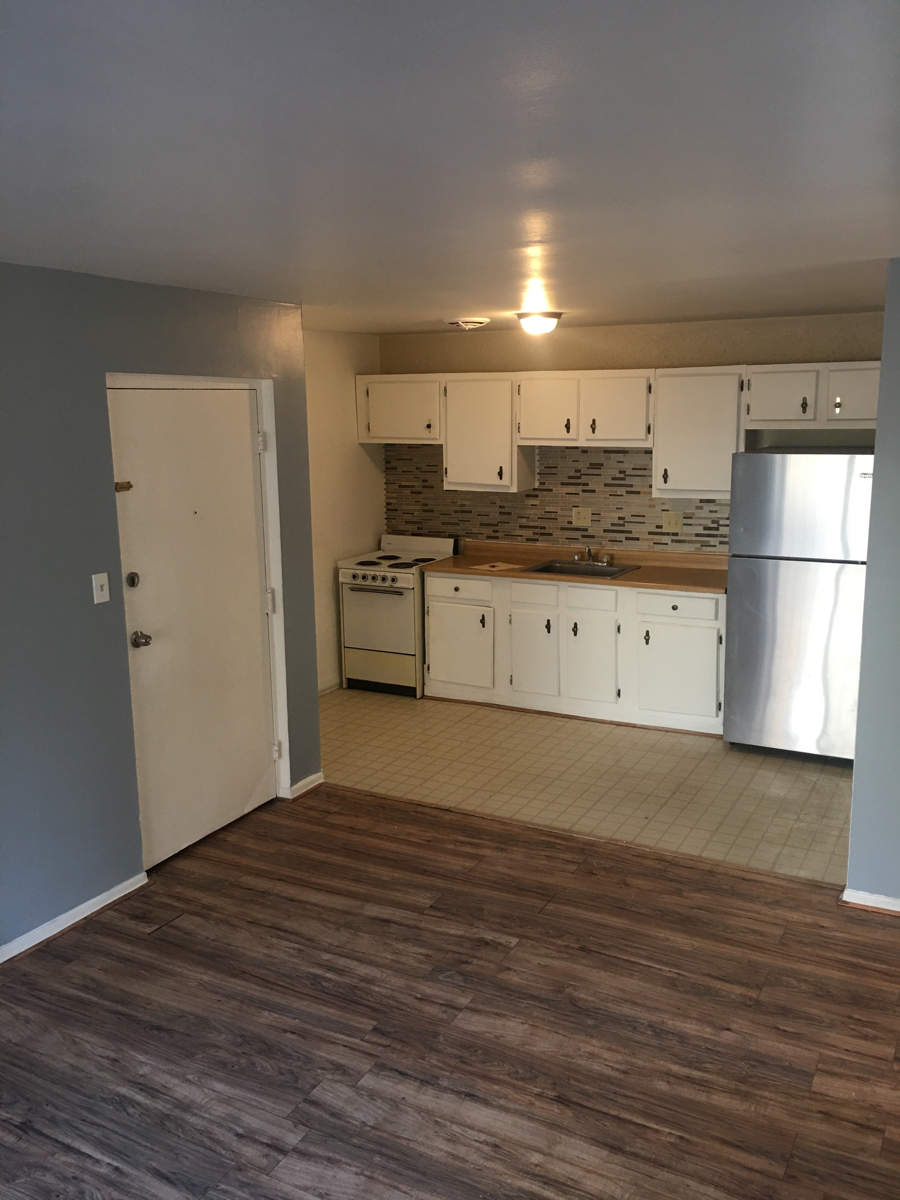 Glen Parker - GP 04 - Northside One-Bedroom Pet-friendly apartment for rent! First Month Free!