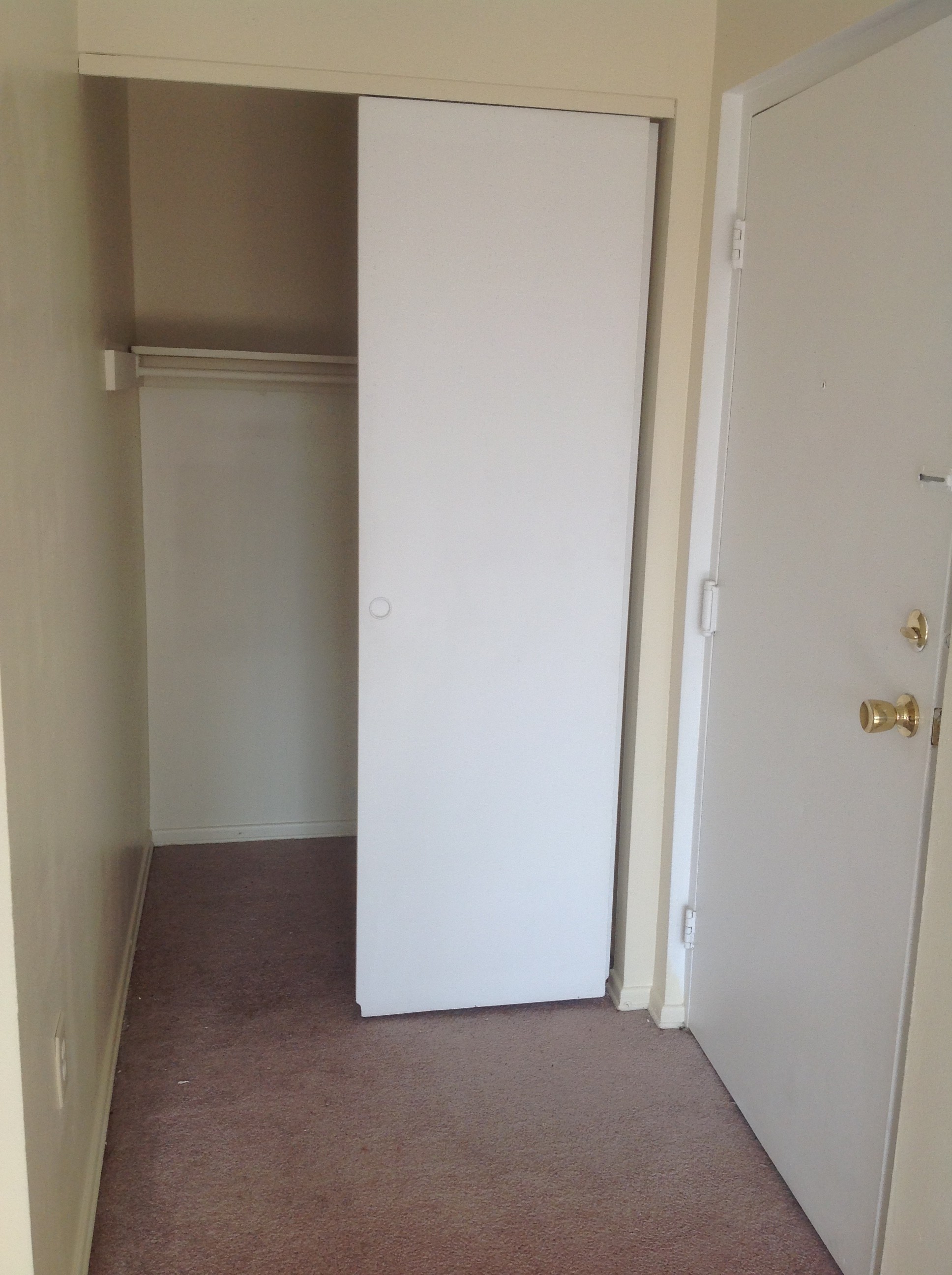 Glen Parker - GP 16 - One-bedroom apartment with balcony in pet-friendly building near Northside