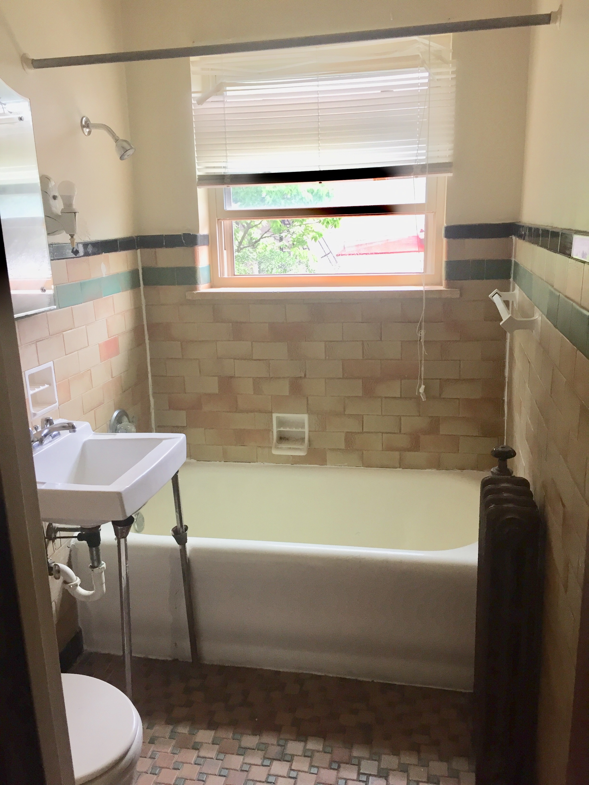Beautiful Studio Apt! Move In Special! Spacious! Good Accessibility! East Walnut Hills.