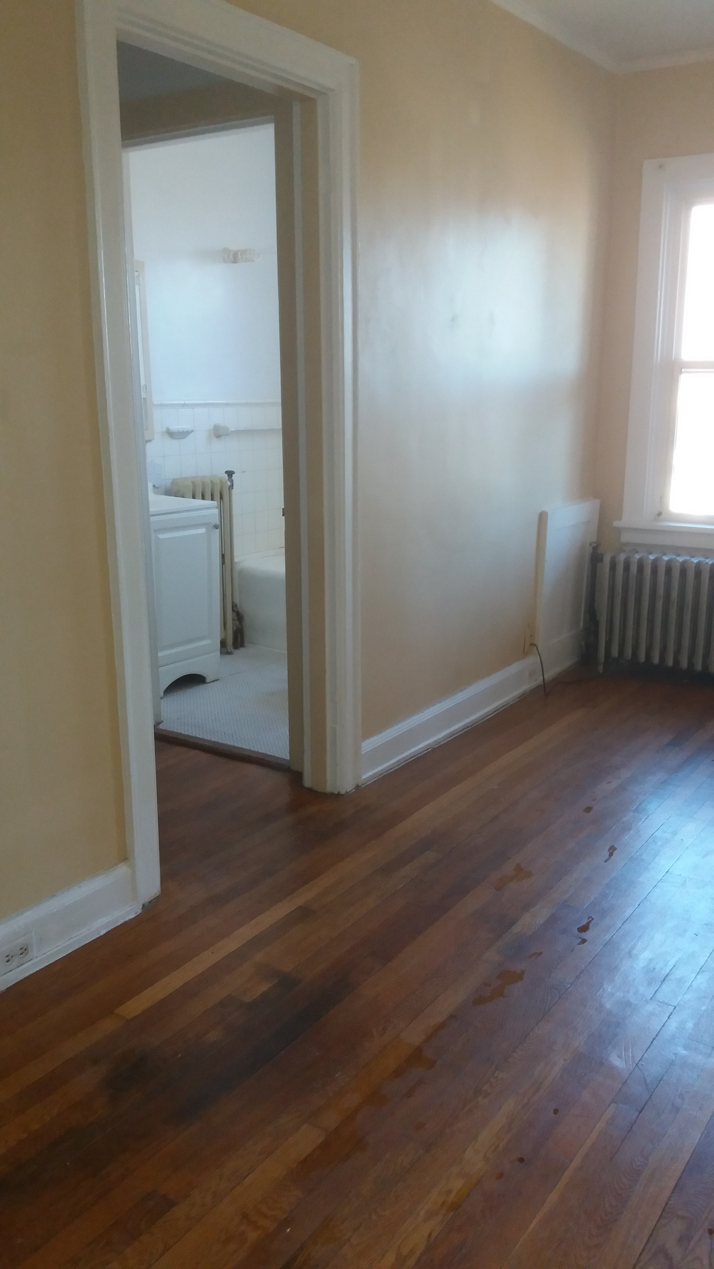 Highland - 17 - Clifton 1 Bedroom Free Heat! Reduced Rent!