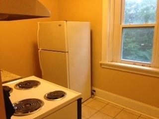 Oak - 210- Beautifully renovated, with lots of natural lighting located near UC and Hospitals