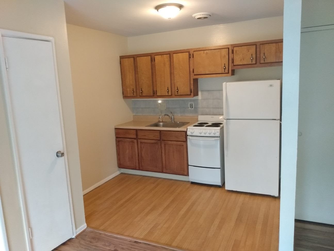 Glen Parker - GP 16 - One-bedroom apartment with balcony in pet-friendly building near Northside