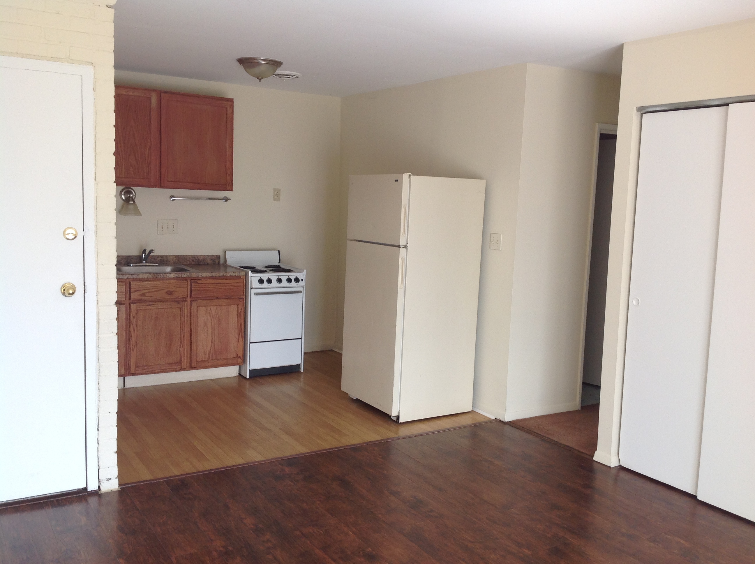 Glen Parker - GP 15 - Great Two bedroom apartment in Northside; heat, water and trash included