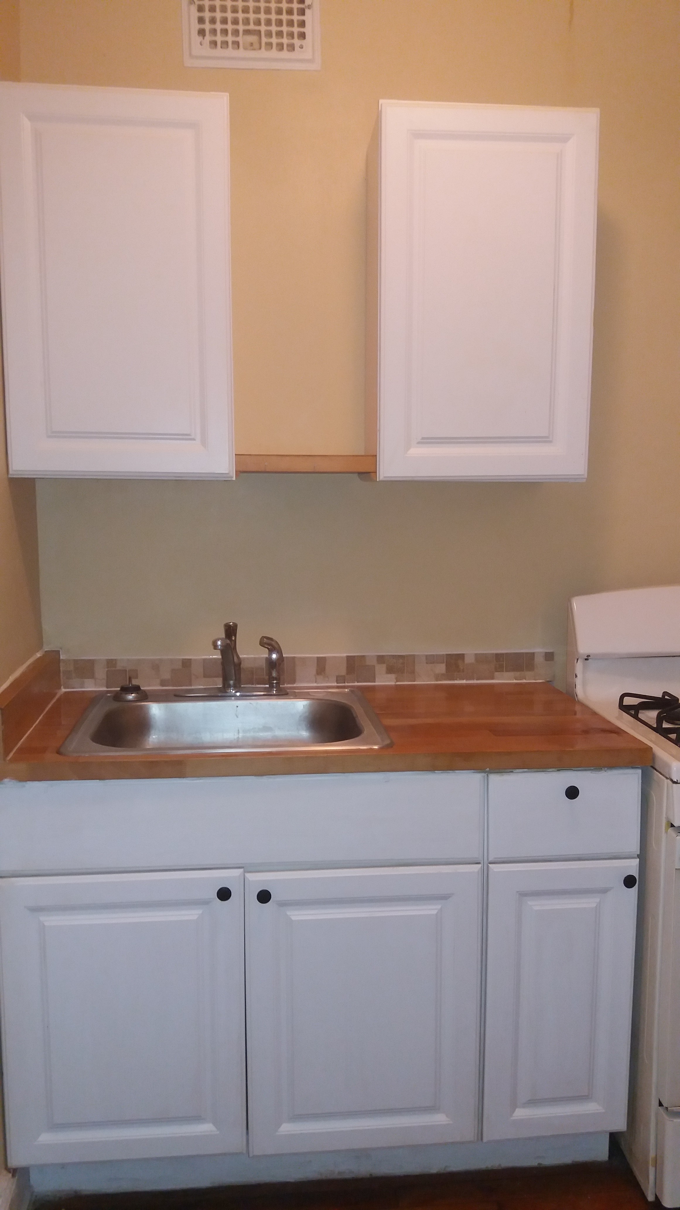 Highland - 17 - Clifton 1 Bedroom Free Heat! Reduced Rent!