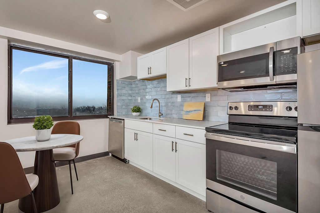 2 Bed 2 Bath (02 , 06 )