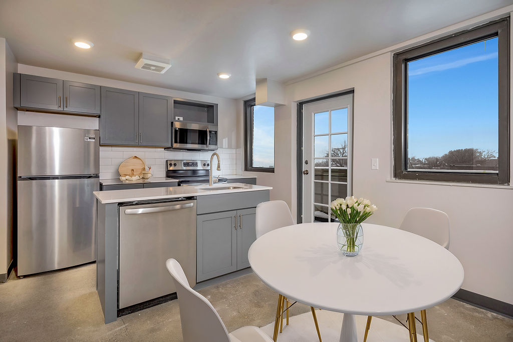 2 Bed 2 Bath Terrace (8th floor)