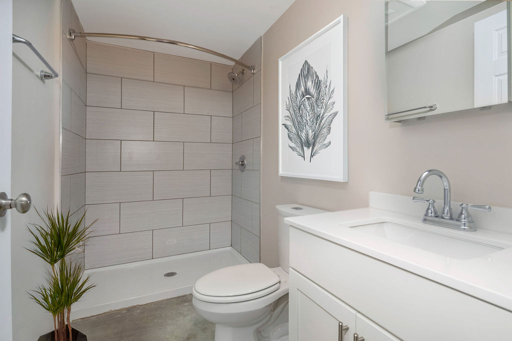 2 Bed 2 Bath (02 , 06 )