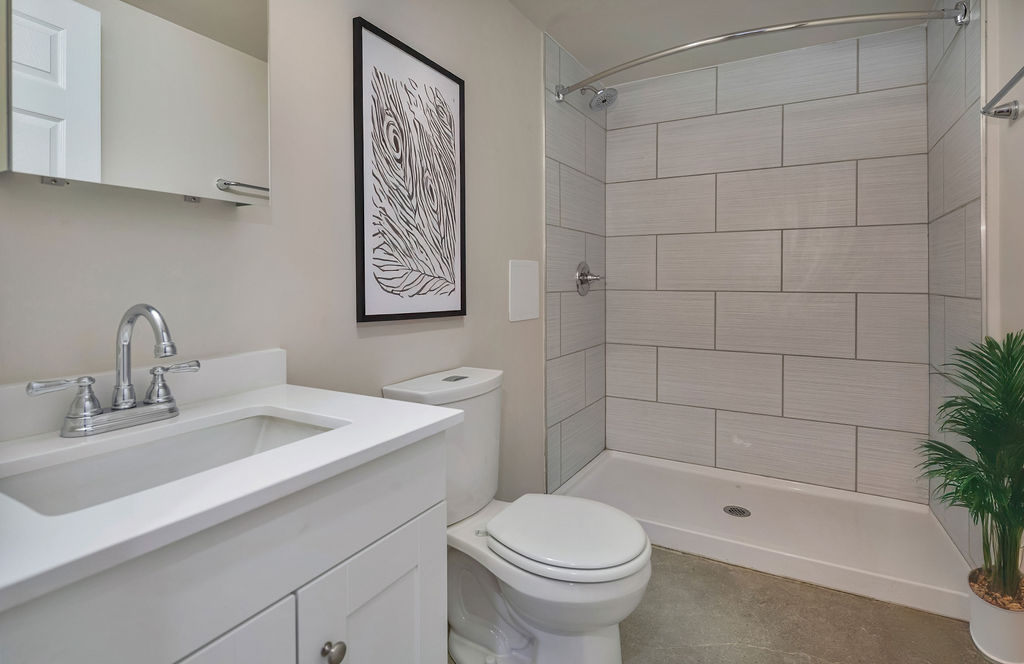2 Bed 2 Bath (02 , 06 )
