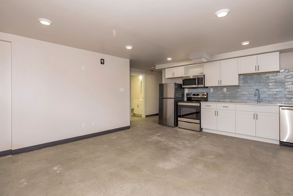 2 Bed 2 Bath (02 , 06 )