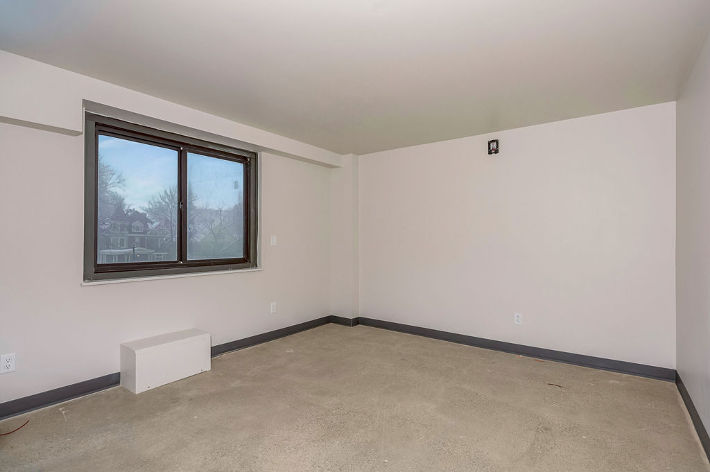 2 Bed 2 Bath (02 , 06 )