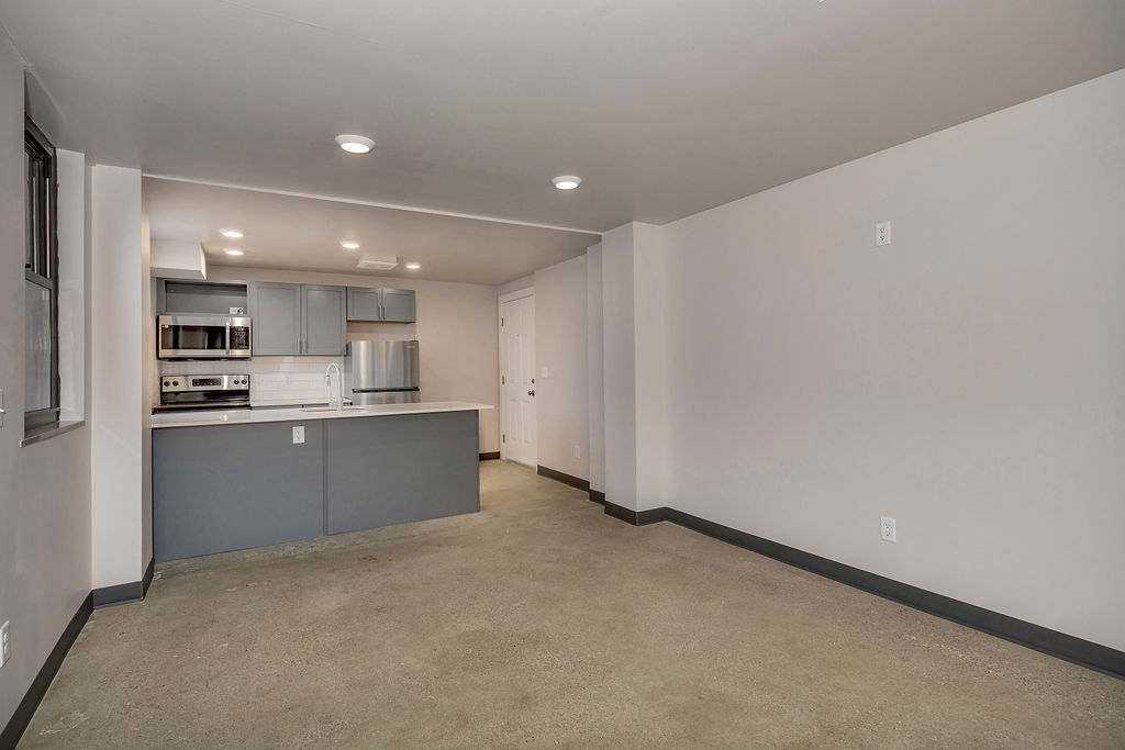 1 Bed 1 Bath Terrace (8th floor)