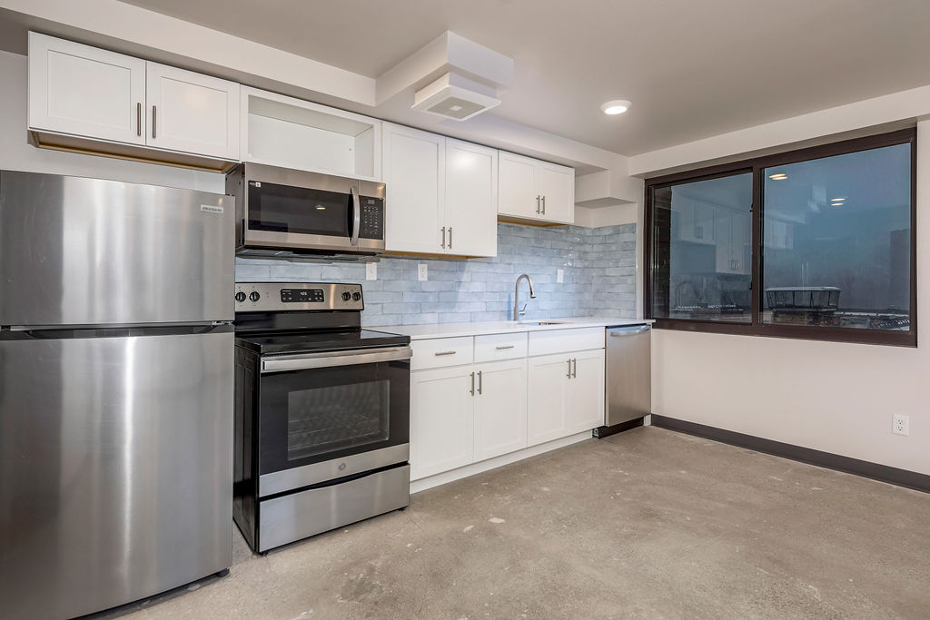2 Bed 2 Bath (02 , 06 )