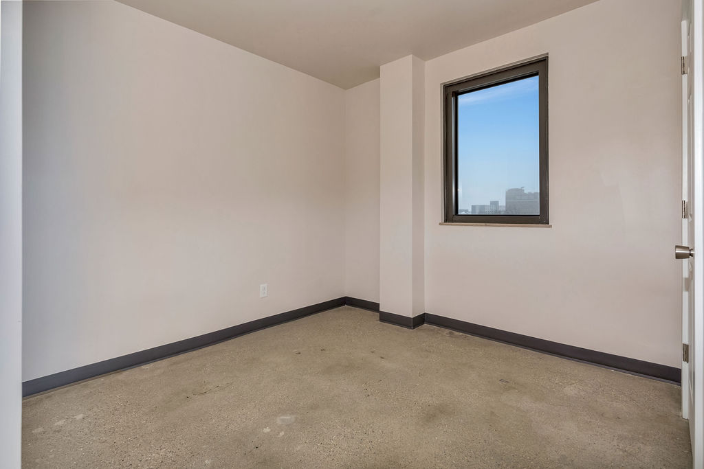 1 Bed 1 Bath Terrace (8th floor)