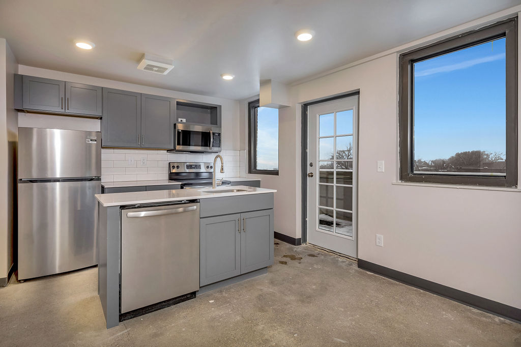2 Bed 2 Bath Terrace (8th floor)