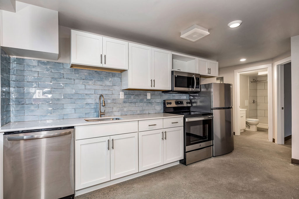 2 Bed 2 Bath (02 , 06 )