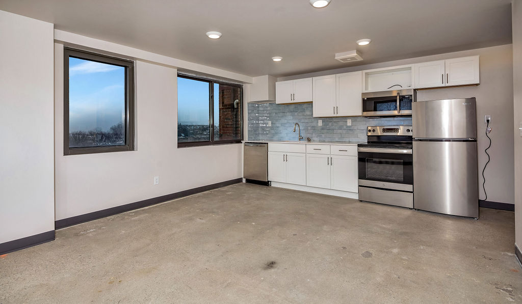 2 Bed 2 Bath (02 , 06 )