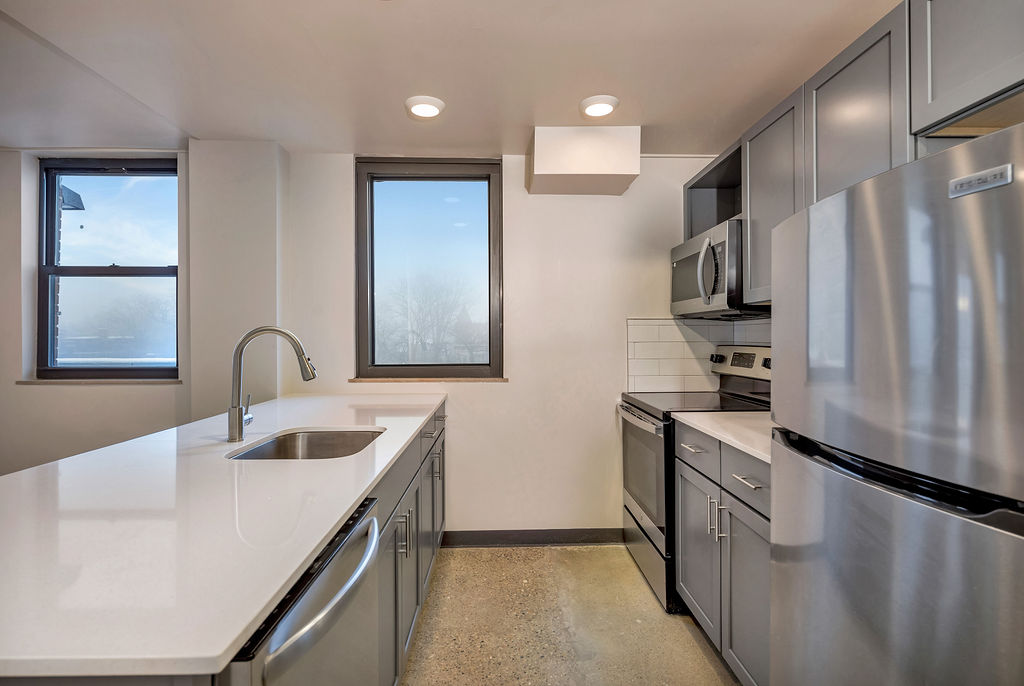 1 Bed 1 Bath Terrace (8th floor)