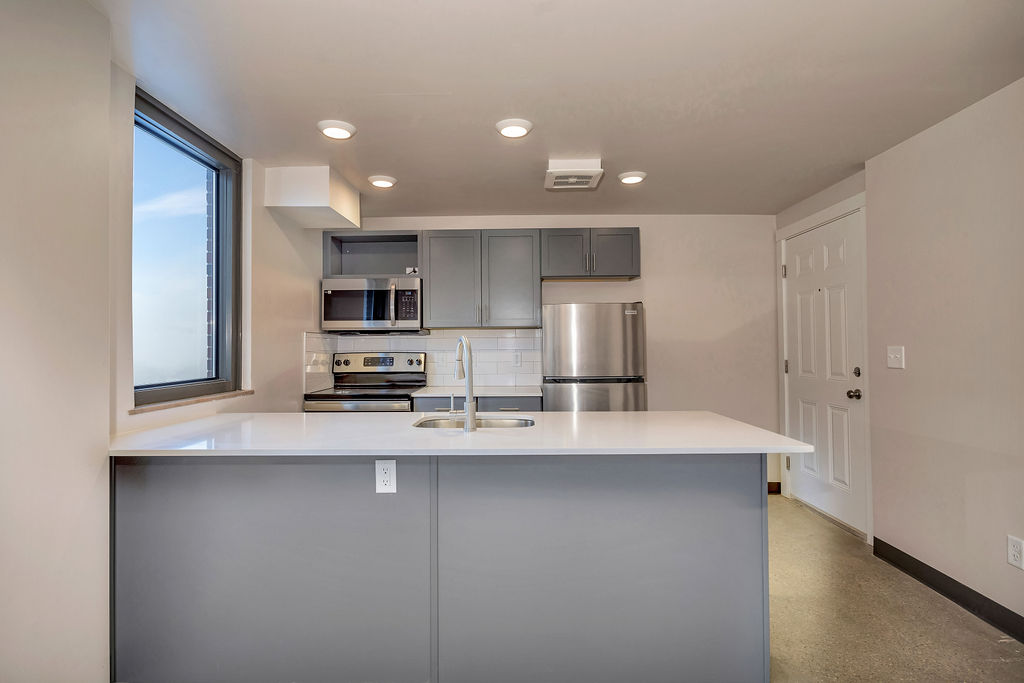 1 Bed 1 Bath Terrace (8th floor)