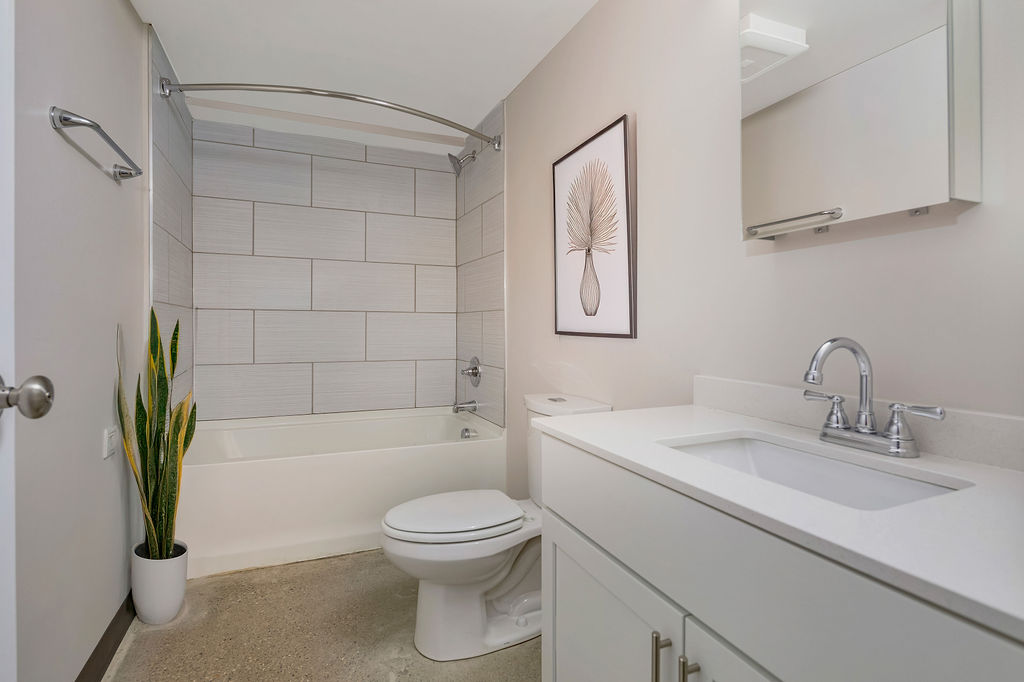 2 Bed 2 Bath (02 , 06 )