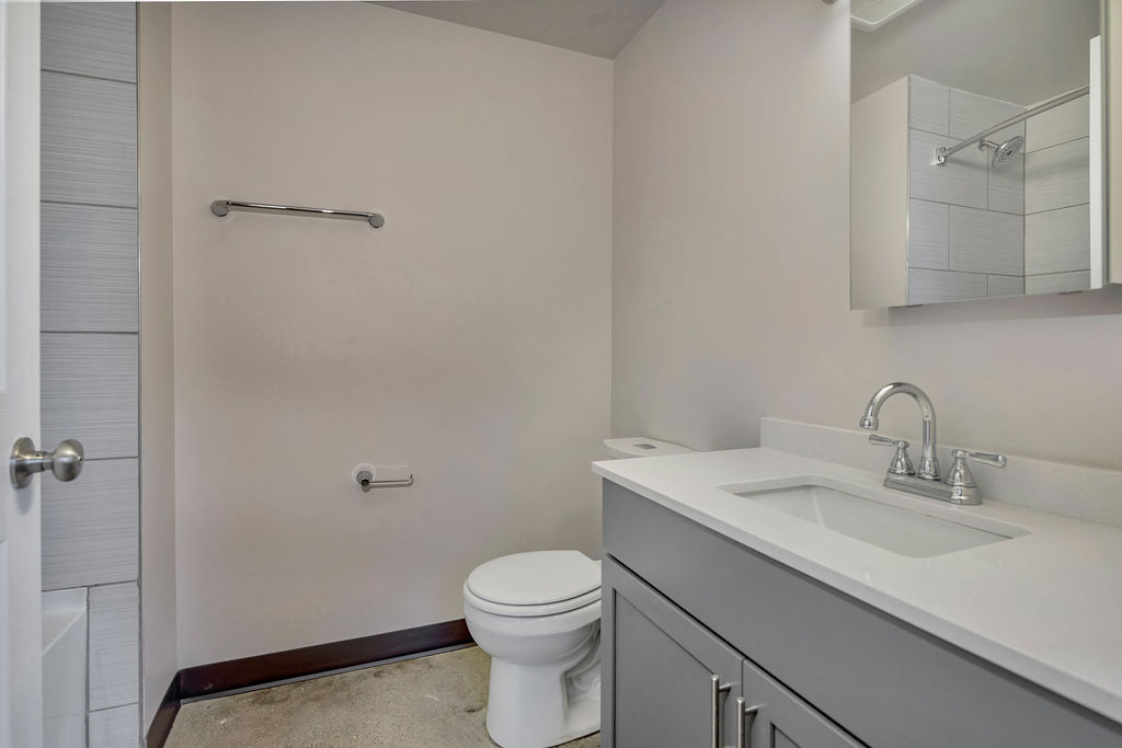 1 Bed 1 Bath Terrace (8th floor)