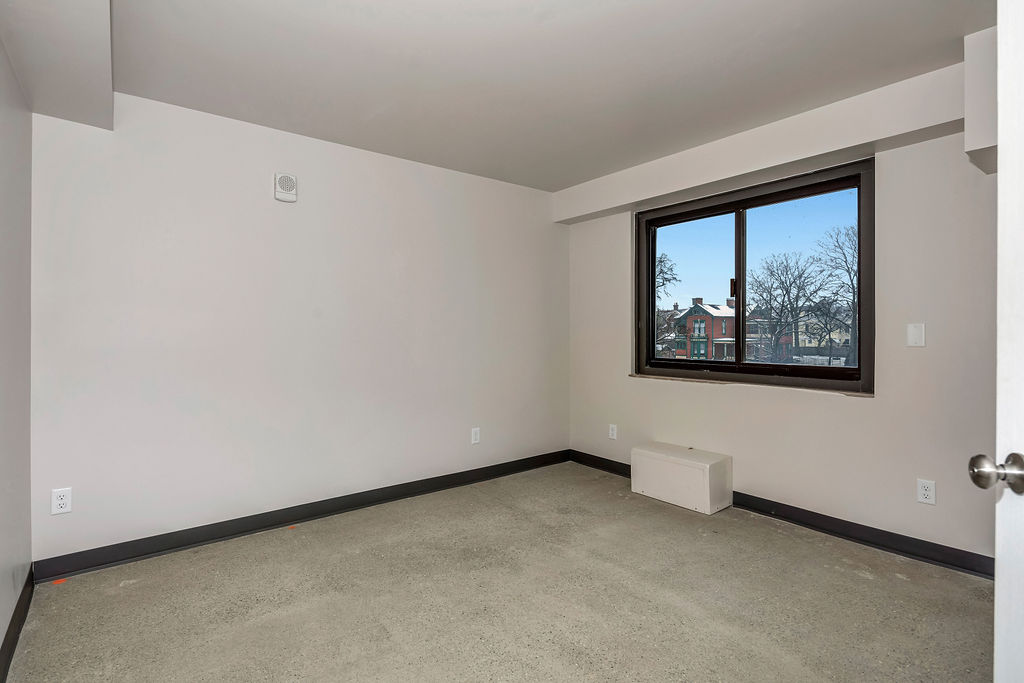 2 Bed 2 Bath (02 , 06 )