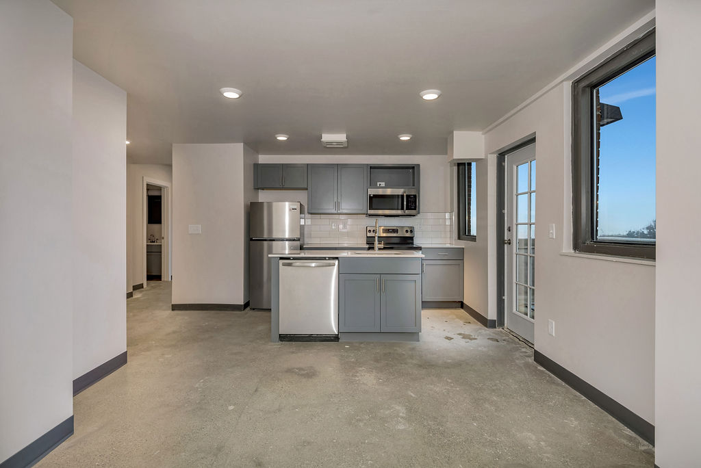2 Bed 2 Bath Terrace (8th floor)