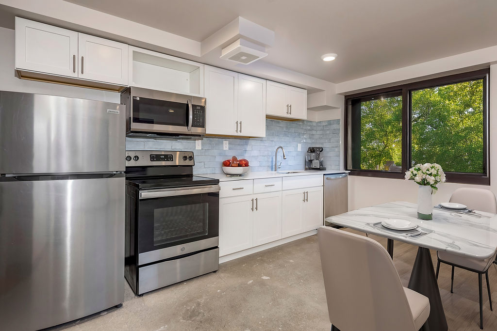 2 Bed 2 Bath (02 , 06 )