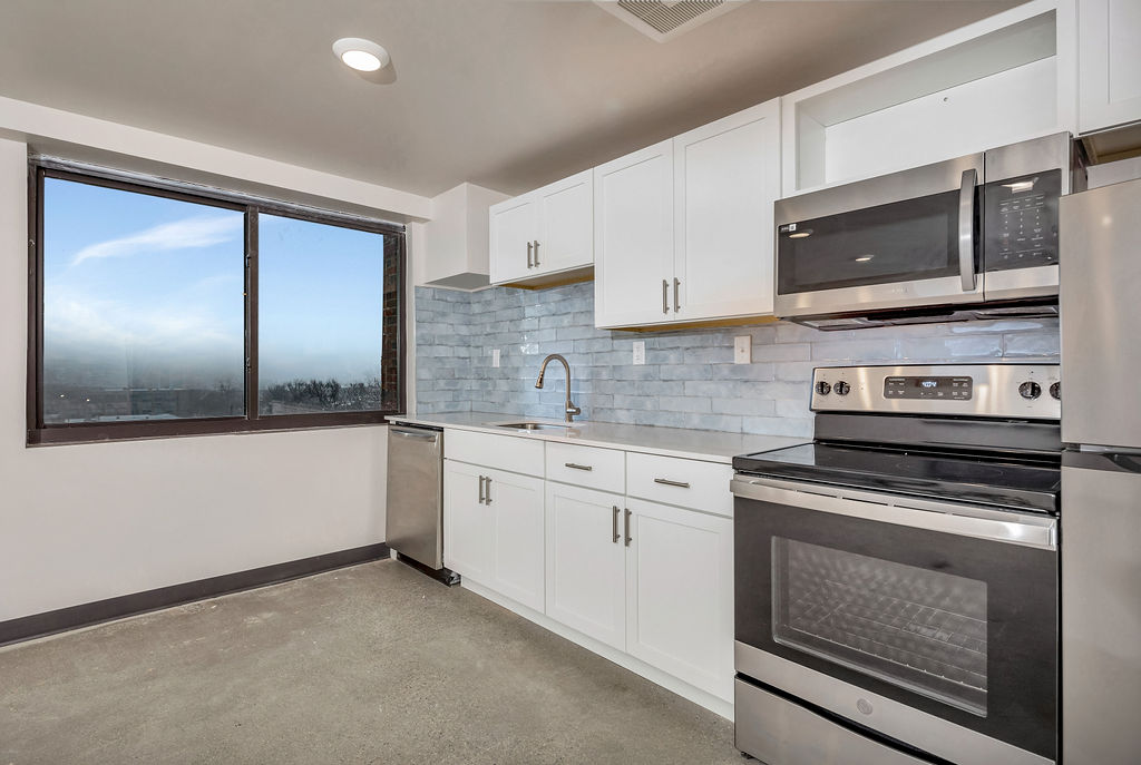 2 Bed 2 Bath (02 , 06 )