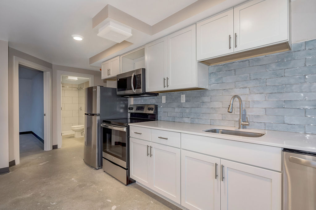 2 Bed 2 Bath (02 , 06 )