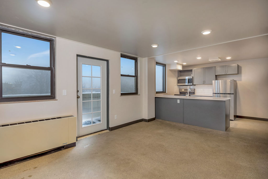 1 Bed 1 Bath Terrace (8th floor)